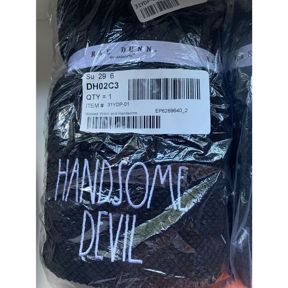 Rae Dunn
HALLOWEEN Hand
Towels - Picture 3 of 6